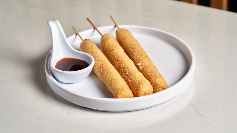 Mozzarella sticks with marinara dipping sauce